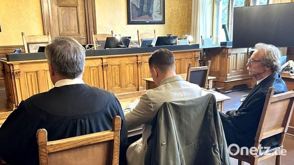 Der Angeklagte beruft sich auf sein Gewissen. Bild: Angelika Resenhöft/dpa