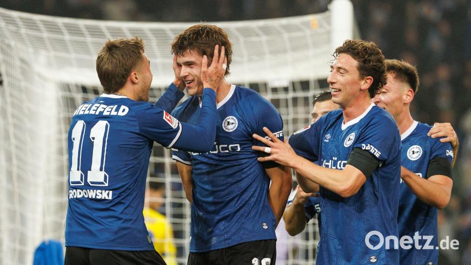 Maximilian Großer bringt Bielefeld in Führung. Bild: Friso Gentsch/dpa