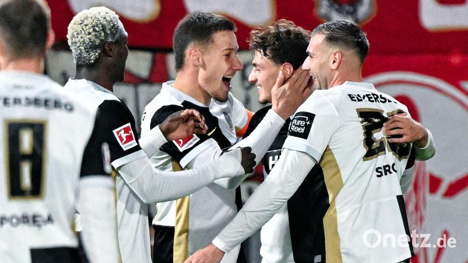 Die SV Elversberg bejubelte gegen Mainz 05 einen verdienten Heimsieg. Bild: Uwe Anspach/dpa