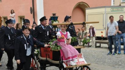 Die Viehhofener hatten ein besonderes "Spritzenfahrzeug" dabei.