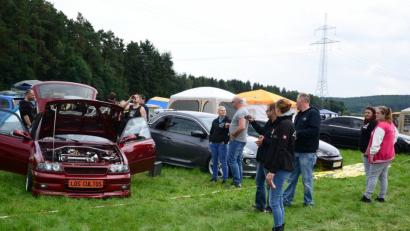 Weit über 500 Opelfahrer sind mit ihren Prachtexemplaren nach Oberwildenau gekommen.