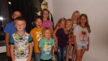 Sechs Mädchen und drei Buben trauten sich beim Kinderferienprogramm nachts ins Museum. 	Bild: abu