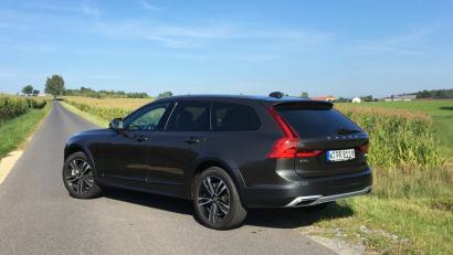 Auf Asphalt und im Gelände macht der Cross Country eine gute Figur. 	Bild: bz