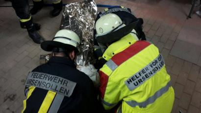 Feuerwehr und Helfer vor Ort arbeiten in Ursensollen hervorragend zusammen. Bild: ssi