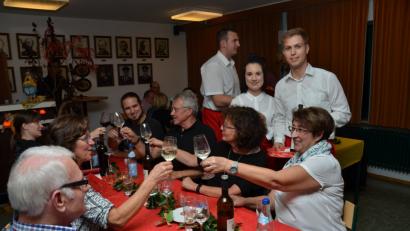Schon unsere Ahnen wussten einen guten Tropfen Wein zu schätzen. Bei der Vohenstraußer Stützpunktwehr kommen am Kirchweihsamstag alljährliche gute Tropfen aus Rheinhessen auf den Tisch.
