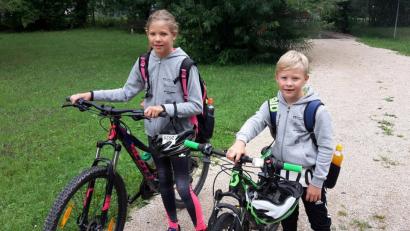 Lena und Jonas Betzlbacher schnitten bei der Kids-Cup-Serie des Oberpfälzer Triathlon-Verbandes erfolgreich ab und belegten die Plätze eins und zwei. 	Bild: exb