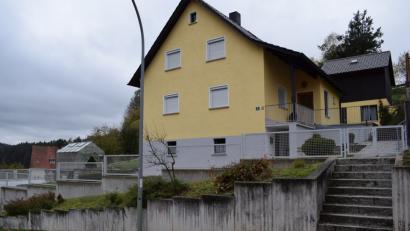 Am Dorf werden Immobilien aller Komfort- und Preisklassen angeboten.