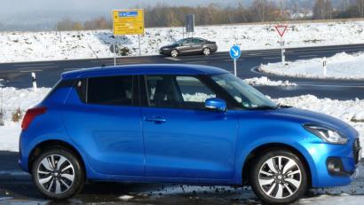 Auch wenn er über Land keine schlechte Figur macht, die wahre Domäne des Swift Hybrid ist die Stadt. Bild: bz