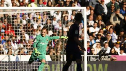 Deutschlands Torhüter Nummer zwei, Marc-André ter Stegen (links), hielt im Clásico gegen Real Madrid den Kasten des FC Barcelona sauber. 

		Bild: Enrique de la Fuente/dpa