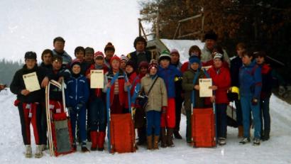 Auf der Teunzer Rodelbahn mit hölzerner Startrampe wurden bis 1987 viele Wettbewerbe ausgetragen. Auswärts schafften es die SpVgg-Talente bis zu guten Platzierungen bei der Deutschen Meisterschaft.	Bilder: gä (2)