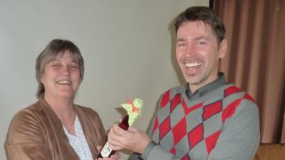 Petra Schmid bedankte sich bei Andreas Adelsberger für den sehr informativen Vortrag zum Jahresthema 2018.

	Bild: Portner