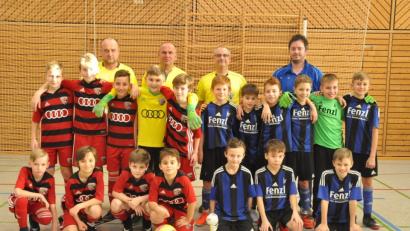 Die Nachwuchskicker des FC Ingolstadt (links) siegen im Finale gegen die SpVgg SV Weiden. 	Bild: dob