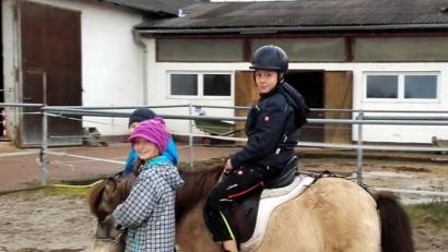 Reiten hieß der krönende Abschluss für die Schmidgadener Ganztagsschüler an jedem Projektnachmittag.	Bild: exb