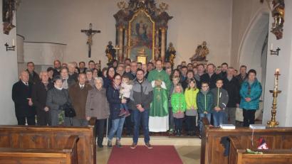 Am Schluss des Gottesdienstes stellten sich alle zu einem gemeinsamen Foto auf.