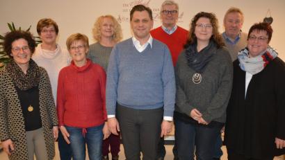 Neuwahlen gab es beim Förderverein für Kirchenmusik St. Jakob. Im Bild (von links) Annelie Haberkorn, Elfriede Dotzauer, Anita Riedl, Christina Jüttner, Vorsitzender und Chorleiter Matthias Schraml, Ehrenvorsitzender Ernst Zeitler, Karin Zintl, Max Härtl und Michaela Bauer.	Bild: jr