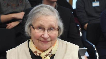 Stets eine kämpferische Aktivistin für Frauenrechte: Marlies Krämer vor dem BGH.	Bild: Uli Deck/dpa