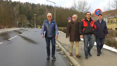 Heinz Schönfelder, Norbert Friedrich, Markus Braun und Dr. Karl-Heinz Saur (von links) besichtigten am Sonntag die Rennstrecke auf der Hoher-Bogen-Straße. 	Bilder: Hirsch (2)