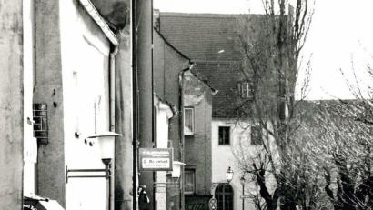 2. März 1990 in der Schiffgasse in der Altstadt: Der Schnee ist weg, dann kommt die Flut und damit das Hochwasser.	Archivbild: Reiner Fröhlich