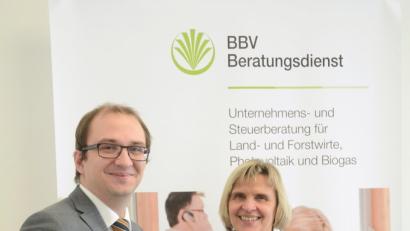 Ein Glücksfall, den die Personalentscheider der BBV-Steuergruppe in München möglich machen: Andreas Gierisch übernimmt von seiner Mutter Ida Gierisch die Leitung der Außenstelle Weiden.	Bild: Schönberger