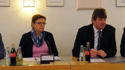 Alois Schlegl, Diemut Aures, BBV-Kreisobmann Peter Beer und Landrat Richard Reisinger (links) saßen auf dem Podium.	Bilder: gf (2)