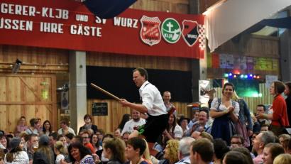 Anlage Bilder vom letzten Starkbierfest 2017 mit den „Schwarzenbacher Schenkelzinterer“