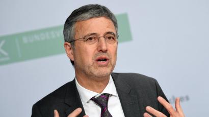 "Ein deutlicher Schritt wäre es bereits, wenn zukünftig Kliniken mit mehr als 500 Betten nicht mehr die Ausnahme, sondern die Regel ... bilden." Zitat: Martin Litsch, Vorsitzender des AOK-Bundesverbandes