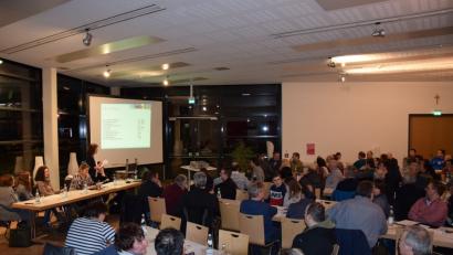 Rund 70 Vereinsvorstände, Festverantwortliche und Interessierte aus den Vereinen der Region waren zur Informationsveranstaltung "Jugendschutz auf Festen" unter dem Motto "Vom Starkbierfest zur Maiandacht" in das Foyer der Kemnather Mehrzweckhalle gekommen.