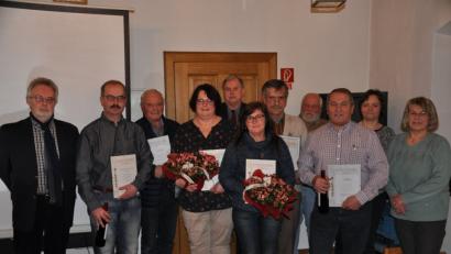 Der Obst- und Gartenbauverein Kulmain zeichnet einige Mitglieder für ihre langjährige Treue aus. Von links: Vorsitzender Alfons Pöllath, Johannes Kreuzer, Heribert Griener, Nicole Gräf, zweiter Bürgermeister Albert Sollfrank, Marion Walter, Georg Schraml, Josef Schönfelder, Joachim Reger, Manuela Pappenberger und zweite Vorsitzende Renate Weber.	Bild: ak