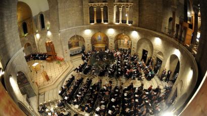 Häufig besuchen deutsche Staatsgäste die Dormitio-Abtei. Am ersten Adventssonntag im Jahr 2010 gab es zum Besuch des damaligen Bundespräsidenten Christian Wulff ein Konzert. 	Bild: Rainer Jensen/dpa