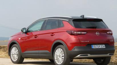 Allen Unkenrufen zum Trotz: Diesel sind nicht nur aus der SUV-Szene derzeit nicht wegzudenken. Unser Testwagen war mit dem 1,6-l-Aggregat ausgestattet. Neu gibt es den Grandland X auch mit 2,0-l und 177 PS samt Achtgang-Automatik. Bild: bz