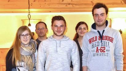 Die neugewählte Führungsspitze mit den neuen Vorständen Michael Fleghel (rechts) und Felix Ruder (3. von links).	 Bild: no