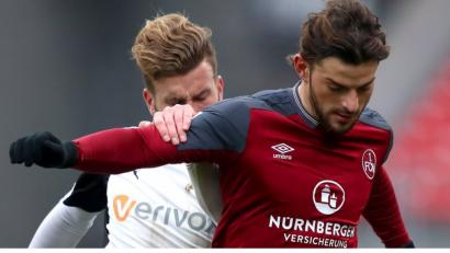 Tim Leibold ist froh, sich vor zwei Jahren für den 1. FC Nürnberg entschieden zu haben. 	Bild: Gentsch/dpa