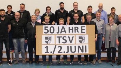 Die Mitglieder des Festausschusses freuen sich bereits auf das Highlight im Jahr 2018, das 50-jährige Vereinsjubiläum am 1./2. Juni 2018 in der Bauhofhalle in Winklarn.	Bild: mnt