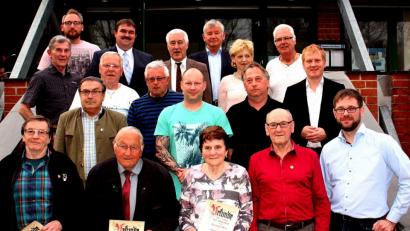 Beim VfB Rothenstadt ist alles im Lot. Der Vorstand ist komplett. Ein Dank gilt den langjährigen Mitgliedern. 	Bild: kzr