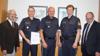 Bürgermeister Karl Bley, Stationsleiter Rainer Hirschmann, Erster Polizeihauptkommissar Egid Viehauser, stellvertretender Stationsleiter Wolfgang Schuhmann und Bürgermeister Hans Frankl (von links) sind mit der Sicherheitslage in Nittenau und Bruck zufrieden. 	Bild: rhi