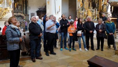 Als familienhafte Gemeinschaft besuchte die Koplpingsfamilie die St. Emmeramskirche in Regensburg mit Ulrich Wabra.