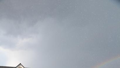 Bild: Rupprecht, C. &amp; W.
In Kast gab es am Sonntag Regen  und Hagel, wenige Kilometer weiter schien die Sonne.