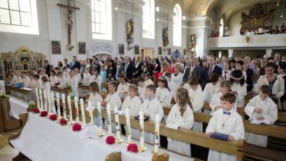 Erstkommunion in der Pfarrkirche Mariä-Himmelfahrt in Erbendorf.