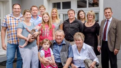 Der Jubilar Bartholomäus Lobinger im Kreise der Familie