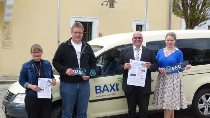 Das kostenlose Transportangebot für Urlaubsgäste innerhalb der Marktgemeinde stellten (von rechts) Ramona Fischer (Gäste-Information), Bürgermeister Klaus Meyer, baxi-Unternehmer Christian Maischl und die Leiterin der Gäste-Information, Ursula Stingl, vor.  	Bild: enz