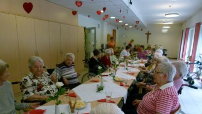 Feierrunde im BRK-Seniorenheim