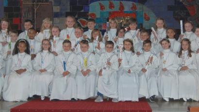 Ein Erinnerungsbild mit "Ewigkeitswert". Zum ersten Mal dürfen die Kommunionkinder gemeinsam mit Jesus das heilige Mahl halten. 	Bild: az