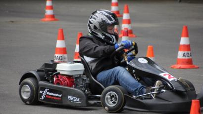 Rasanter Kartsport wurde beim 40. ADAC Jugendkart-Slalom des AC Waldershof geboten.  	Bild: kro