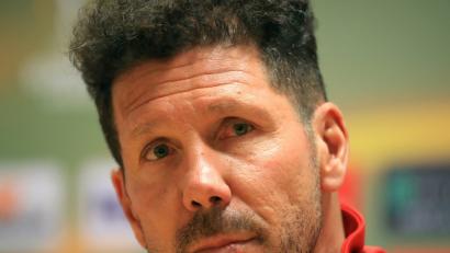 Sein Ausraster beim Halbfinalspiel bei Arsenal London hat für Diego Simeone Folgen: Der Atlético-Trainer muss das Europa-League-Endspiel von der Tribüne aus verfolgen.  	Bild: Adam Davy/dpa