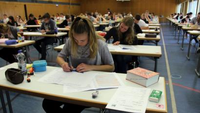 An der Fach- und Berufsoberschule haben am Montag die Abiturprüfungen begonnen. 	Bild: Wittmann