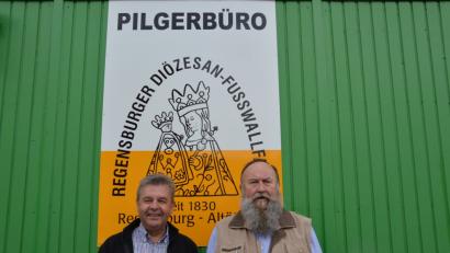 Bild: Andreas Hahn
Die beiden Pilgerführer Bernhard Meiler (links) und Dionys Ringlstetter.