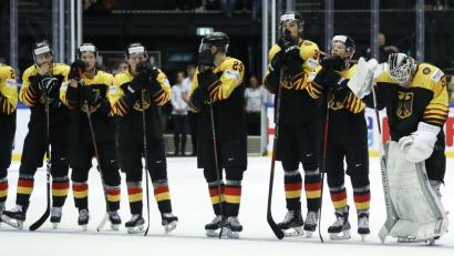Den deutschen Eishockeyspielern war nach der abschließenden 0:3-Niederlage gegen Kanada nicht zum Feiern zumute. Der elfte Platz bei der Weltmeisterschaft sorgte für reichlich Ernüchterung.  	Bild: Petr David Josek/dpa