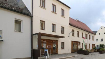 Bild: kdi
Die "Rappelkiste", in Mitterteich untergebracht im Mehrgenerationenhaus am Kirchplatz, sorgt für reichlich Gesprächsstoff.