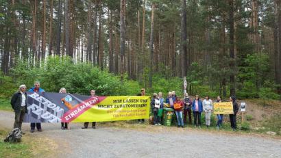 Der Bund Naturschutz ist dabei, die Planungen für das Gewerbegebiet West IV als "Präzedenzfall für Flächenfraß" beim Volksbegehren "Betonflut eindämmen - damit Bayern Heimat bleibt" landesweit zu brandmarken.  	Bild: exb