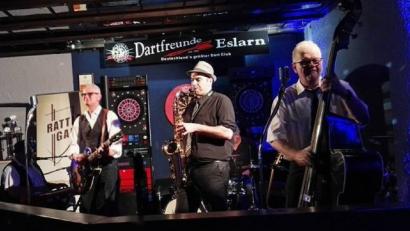 Die "RattleGang" rockt den "Heustodl".  	Bild: gz